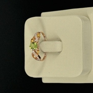 Серебряное кольцо с хризолитами