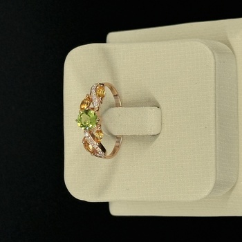 Серебряное кольцо с хризолитами