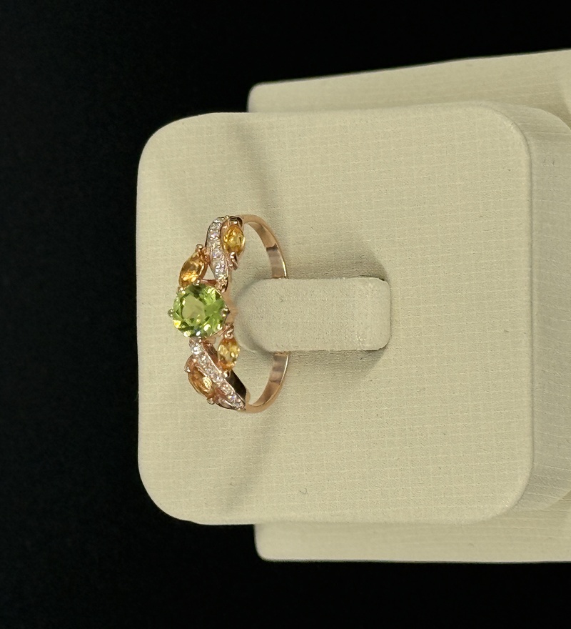 Серебряное кольцо с хризолитами