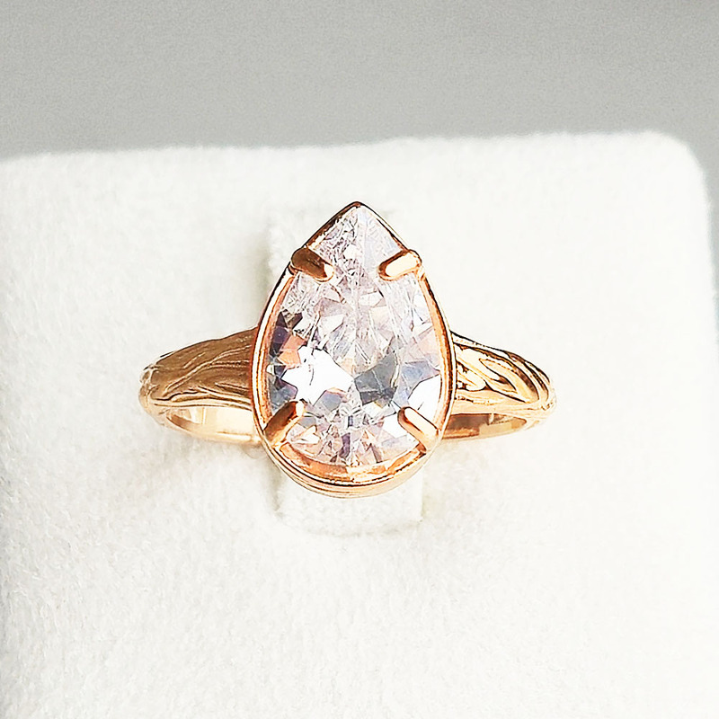 Серебряное кольцо с бриллиантом