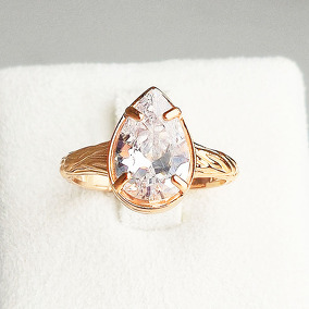 Серебряное кольцо с бриллиантом синт.