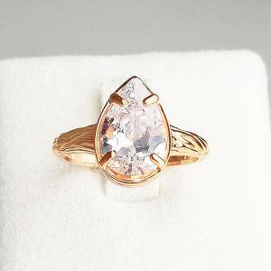 Серебряное кольцо с бриллиантом синт.