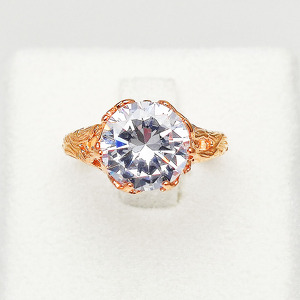 Серебряное кольцо с бриллиантом синт.