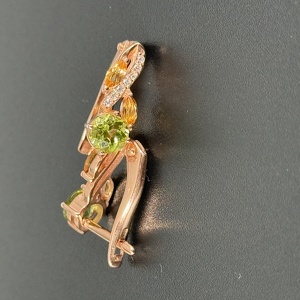 Серебряные серьги с хризолитами