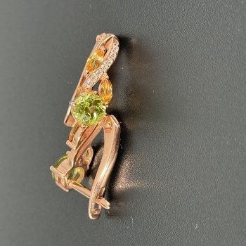 Серебряные серьги с хризолитами