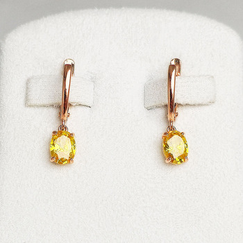 Серебряные серьги с бриллиантом синт.