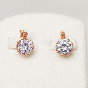 Серебряные серьги с бриллиантом синт.