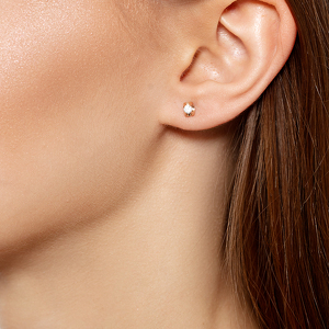 Золотые серьги-пусеты с фианитом