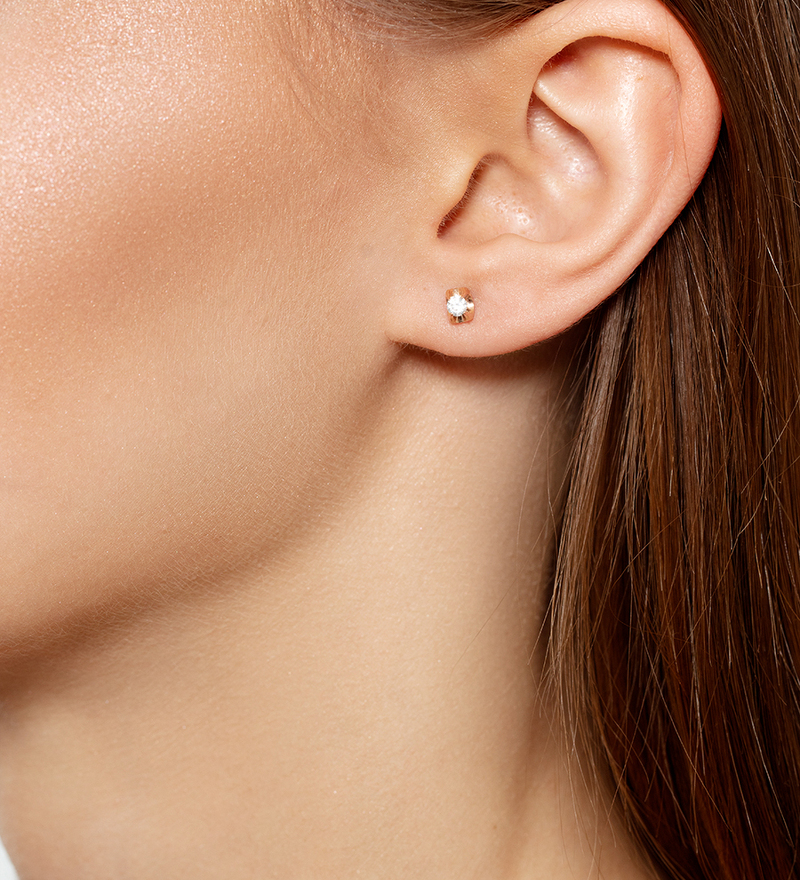 Золотые серьги-пусеты с фианитом