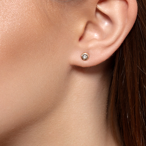 Золотые серьги-пусеты с фианитом