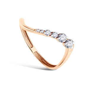 Золотое кольцо с муассанитами