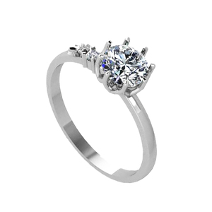 Золотое кольцо с муассанитом