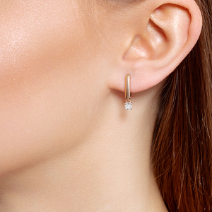 Золотые серьги с бриллиантом