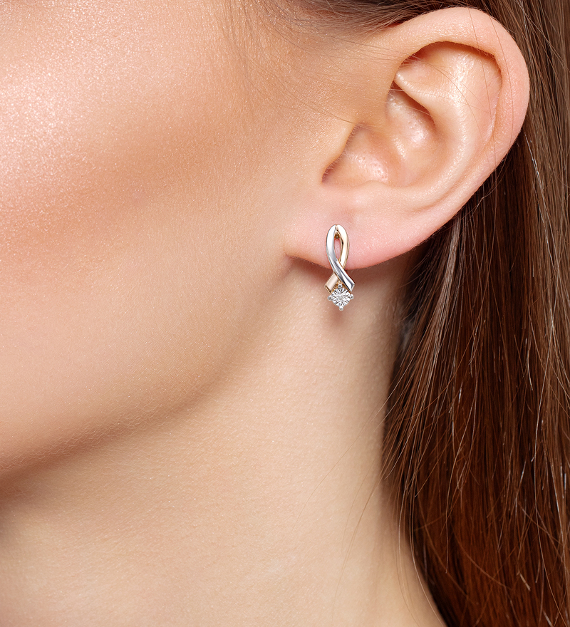 Золотые серьги с бриллиантом