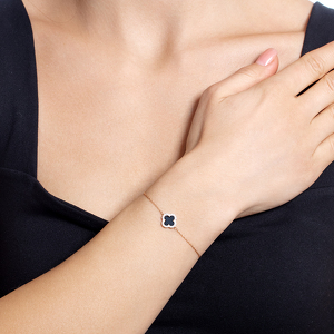 Золотой браслет с ониксом и фианитами