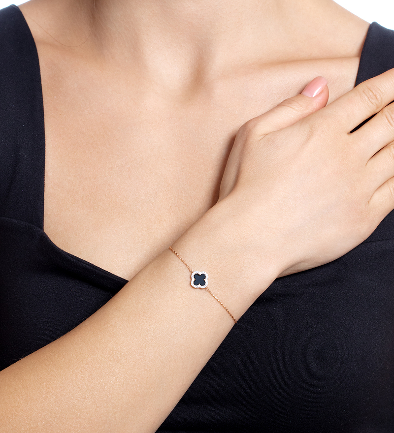 Золотой браслет с ониксом и фианитами