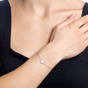 Золотой браслет с перламутром и фианитами