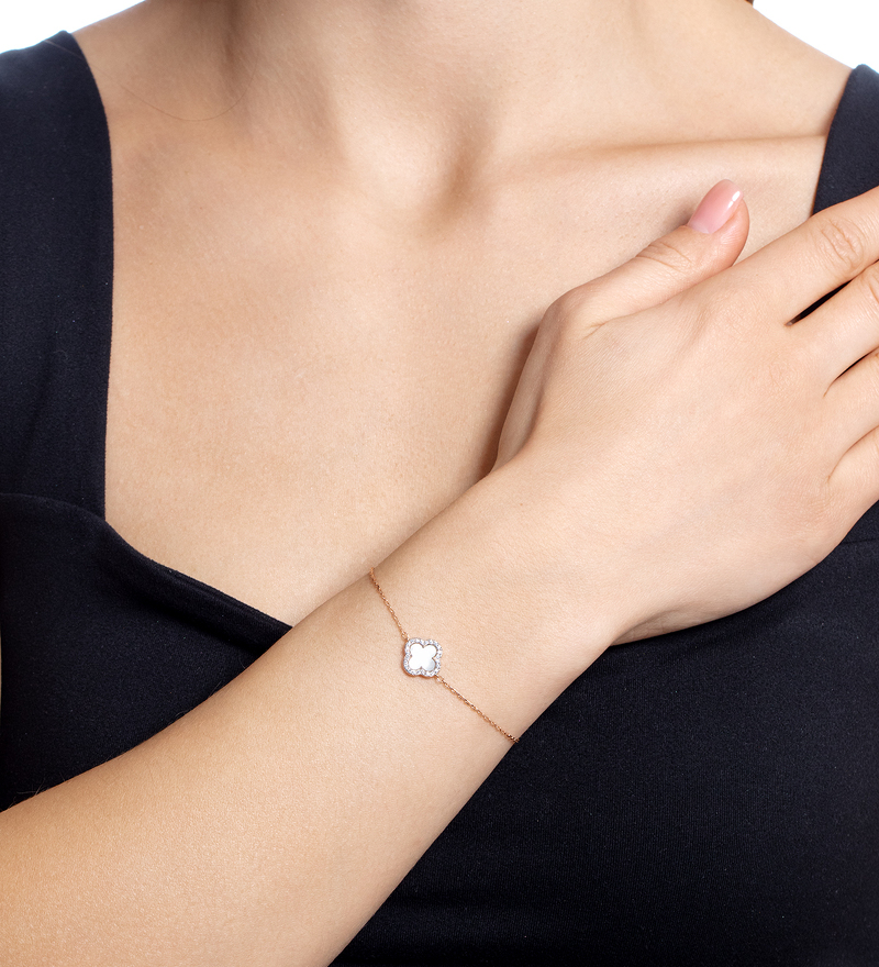 Золотой браслет с перламутром и фианитами