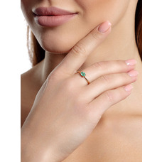 Золотое кольцо с изумрудом