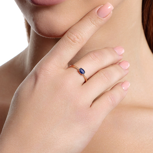 Золотое кольцо с сапфиром