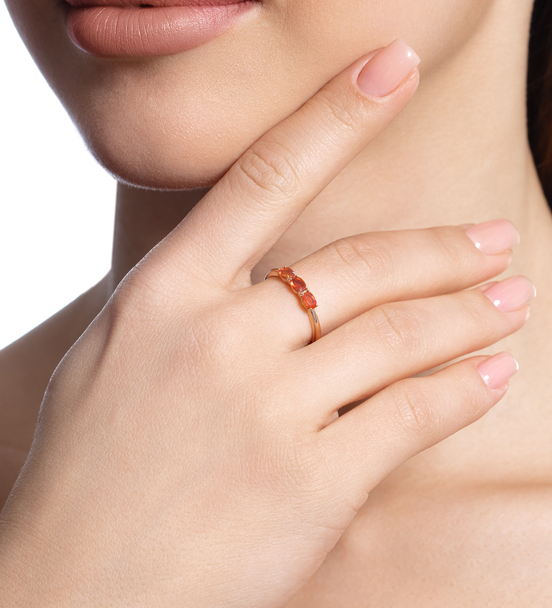 Золотое кольцо с опалами