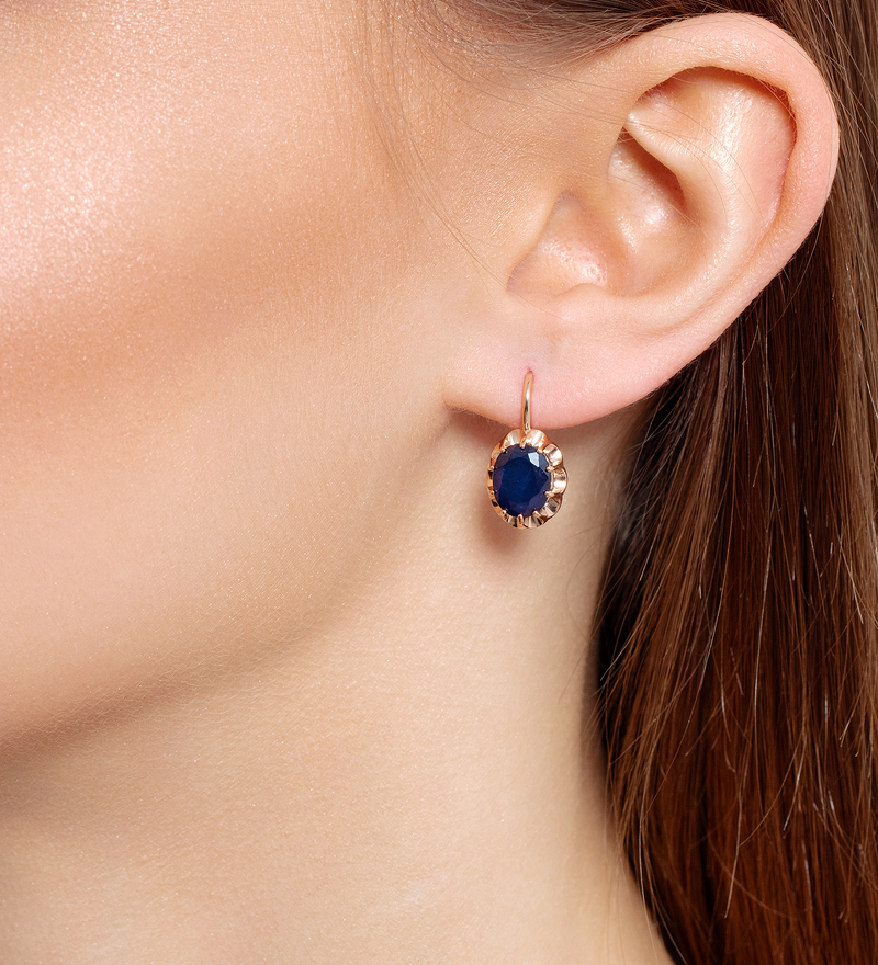 Золотые серьги с сапфиром