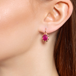 Золотые серьги с рубином