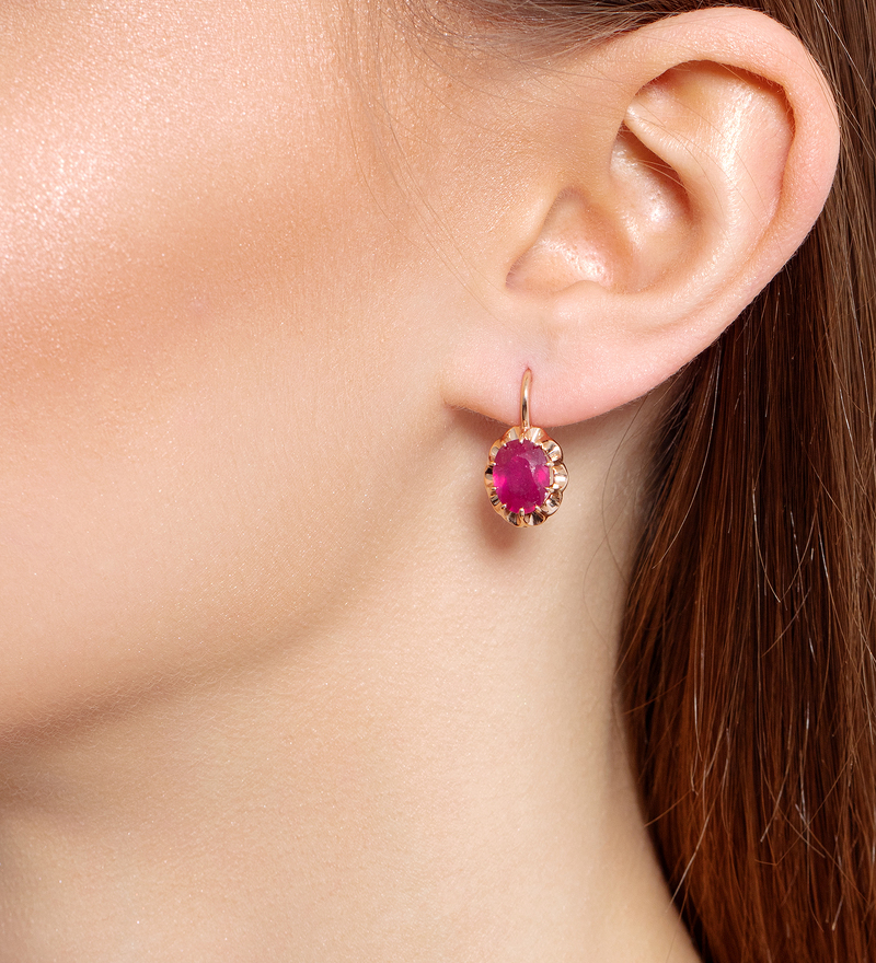 Золотые серьги с рубином