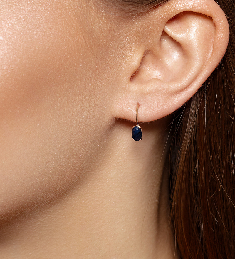 Золотые серьги с сапфиром