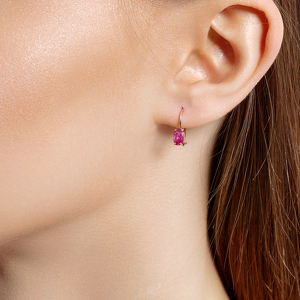 Золотые серьги с рубином