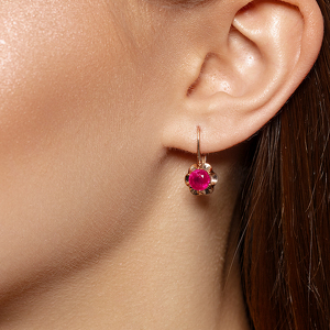 Золотые серьги с рубином