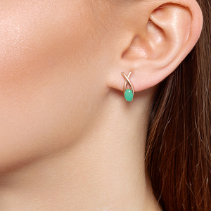Золотые серьги с изумрудом