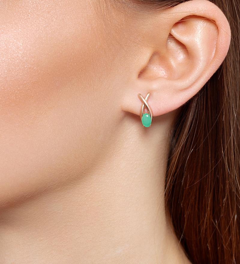 Золотые серьги с изумрудом