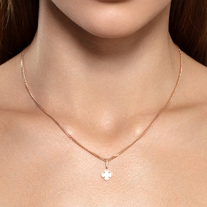 Золотая подвеска с перламутром