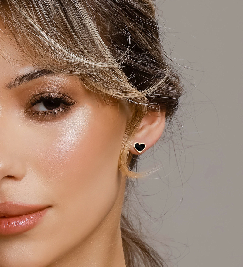 Золотые серьги-пусеты с ониксом