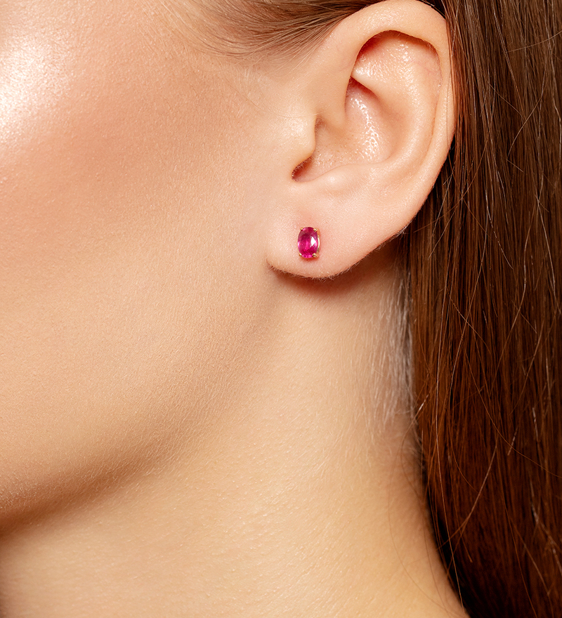 Золотые серьги-пусеты с рубином