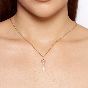 Золотая подвеска с бриллиантом