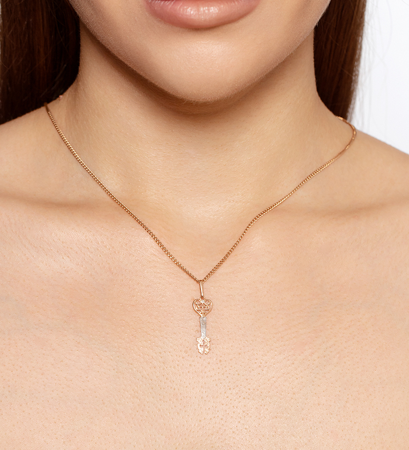 Золотая подвеска с бриллиантом