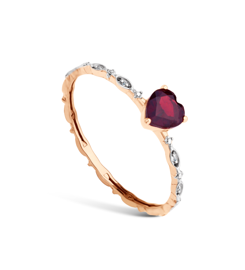 Золотое кольцо с гранатом и бриллиантами