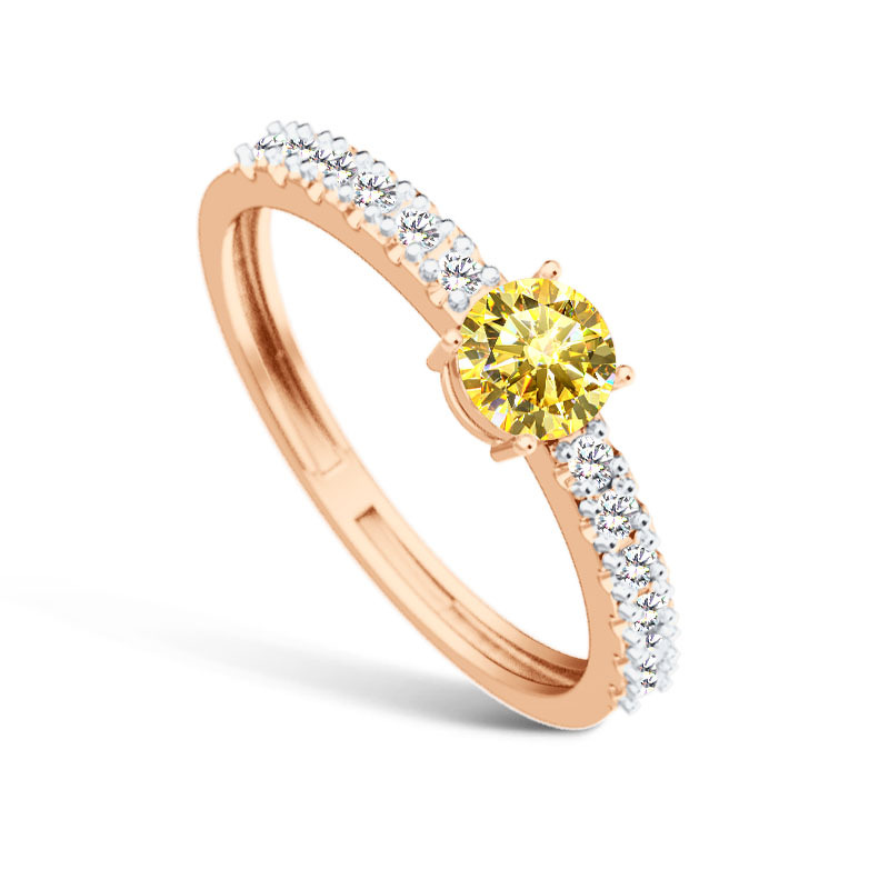 Золотое кольцо с муассанитами