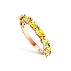 Золотое кольцо с муассанитами