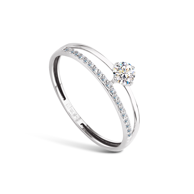 Золотое кольцо с фианитом и фианитами