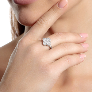 Золотое кольцо с фианитами