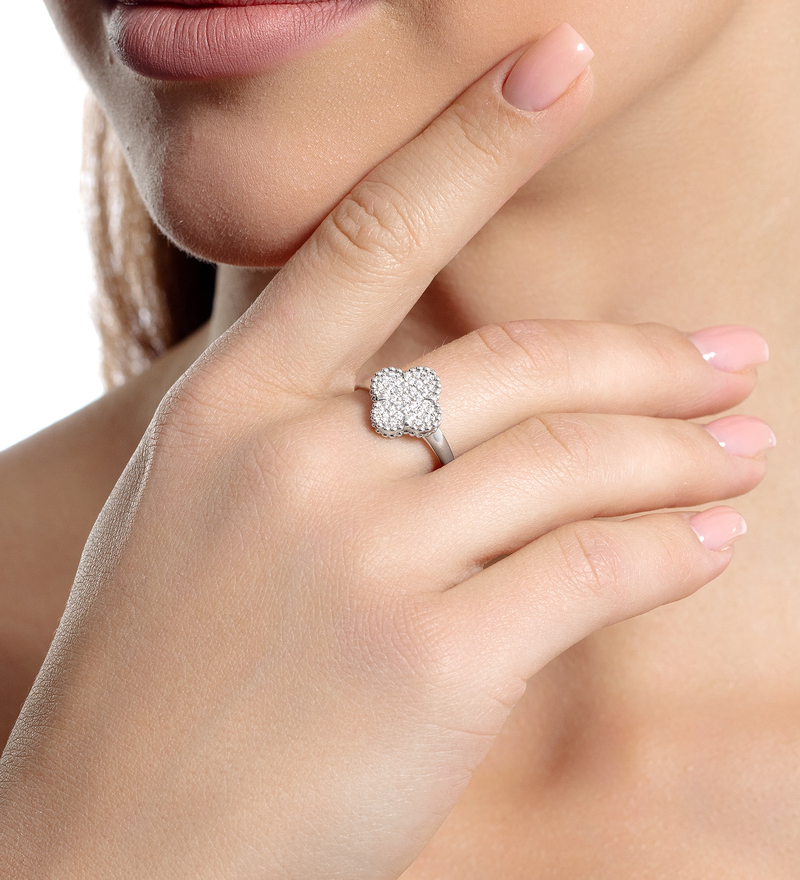 Золотое кольцо с фианитами