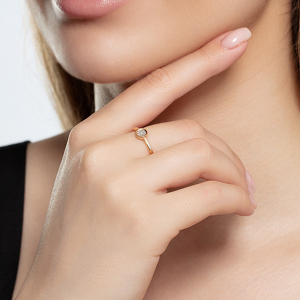 Серебряное кольцо с бриллиантом