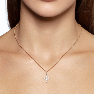 Серебряный крест с муассанитами