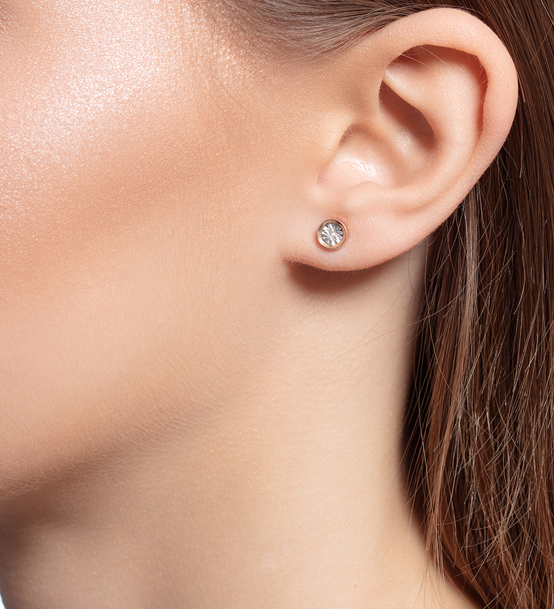 Серебряные серьги-пусеты с бриллиантом