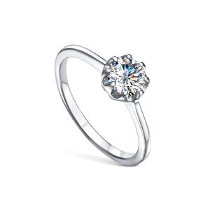 Серебряное кольцо с муассанитом