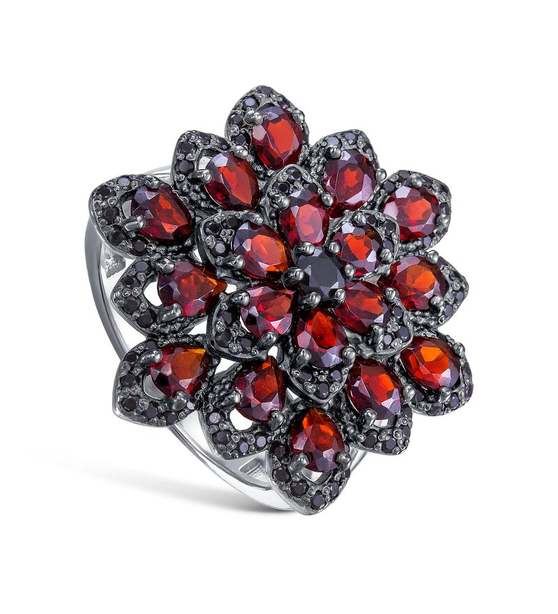 Серебряное кольцо с гранатами и шпинелями