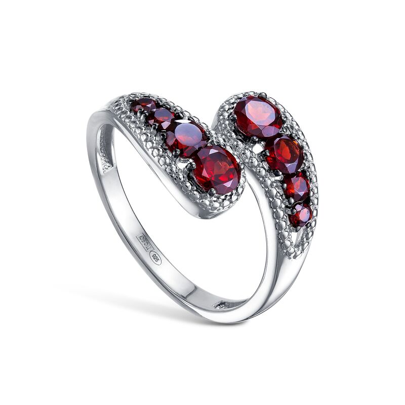 Серебряное кольцо с гранатами